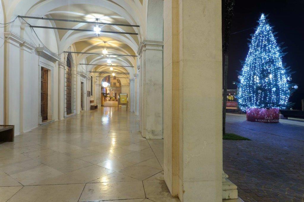 Antico Palazzo Signorile Apartment ซาโล ภายนอก รูปภาพ