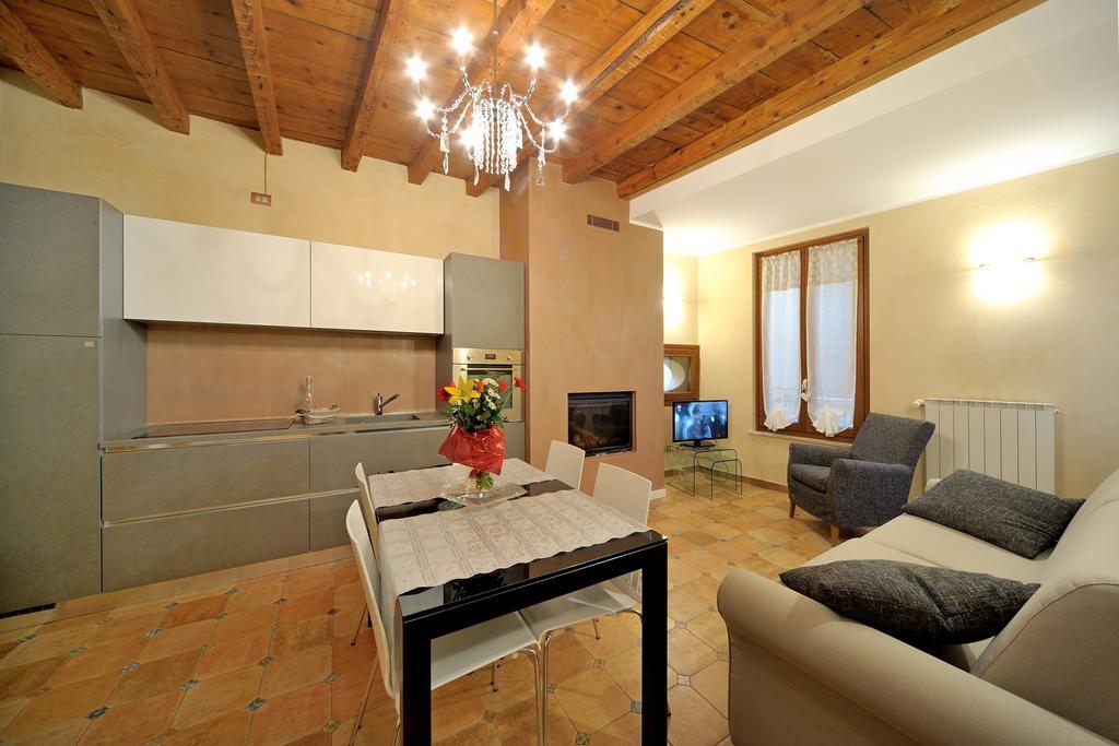 Antico Palazzo Signorile Apartment ซาโล ภายนอก รูปภาพ