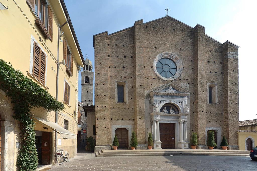 Antico Palazzo Signorile Apartment ซาโล ภายนอก รูปภาพ