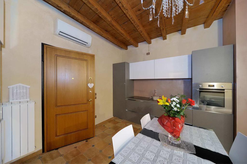 Antico Palazzo Signorile Apartment ซาโล ภายนอก รูปภาพ