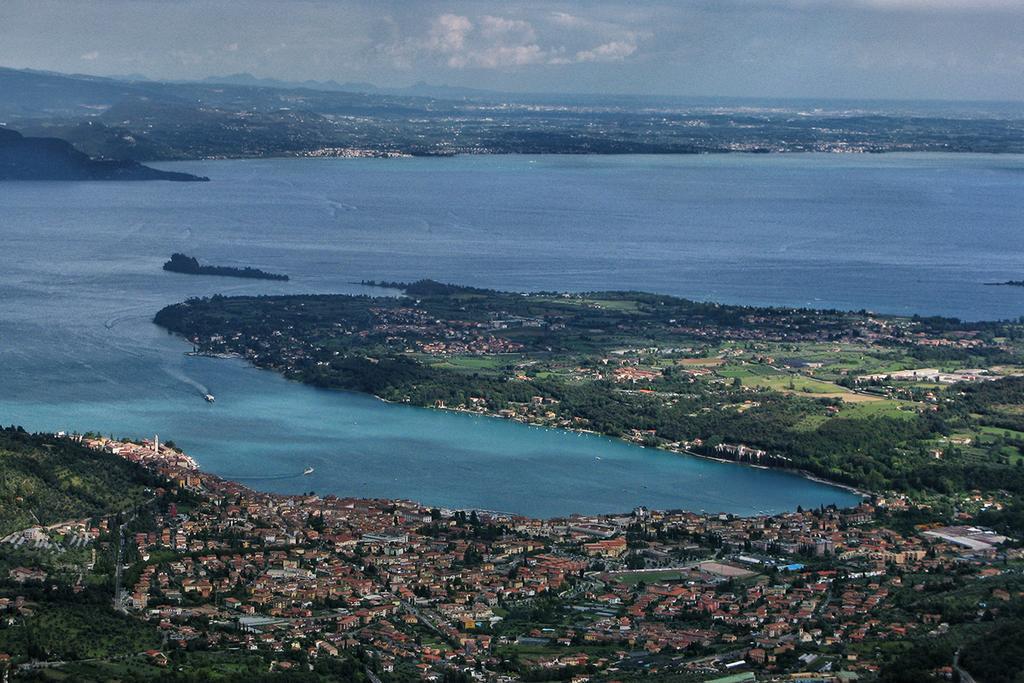 Antico Palazzo Signorile Apartment ซาโล ภายนอก รูปภาพ